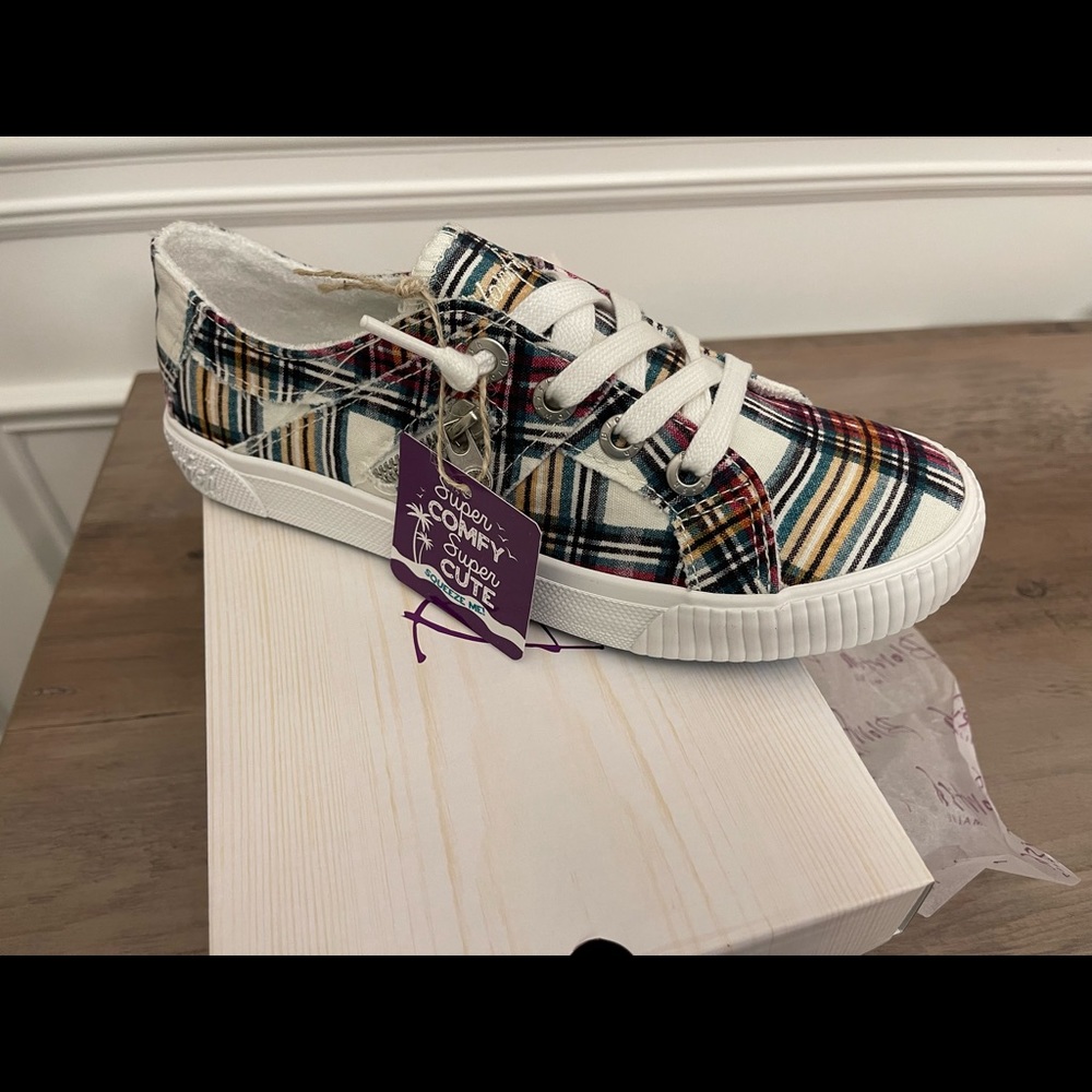 NWT Women’s Blowfish Plaid Fruit Sneakers Size 7.5
